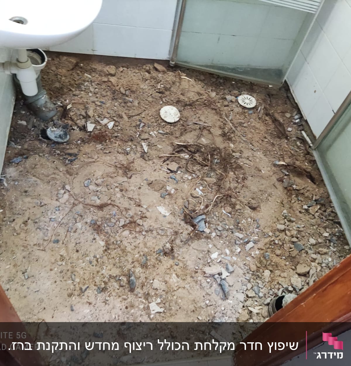 שיפוץ חדר מקלחת הכולל ריצוף מחדש והתקנת ברז. 